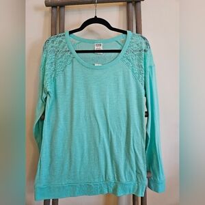 ✨️NWT✨️ VS PINK Aqua Lace Shoulder Top